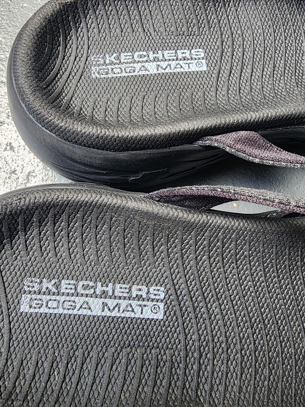 Skechers Goga Mat Sandals Women's Sz 7.5 Black Thong Flip Flops Slip On Cushion - Picture 3 of 5